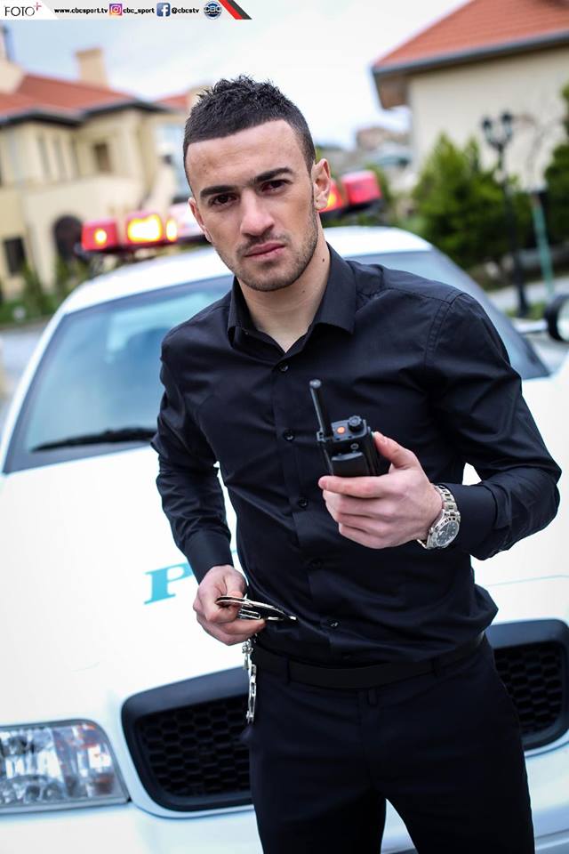 Azərbaycanlı futbolçu "polis" obrazda - fotolar